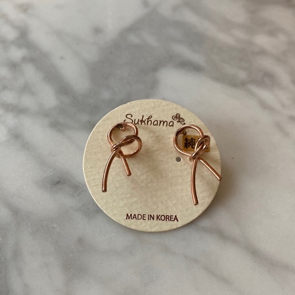 Earrings - Picture 1 of 4